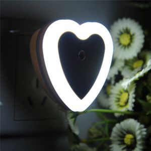 קישוטים ותאורה לבית - מנורה בצורת לב 